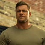 Alan Ritchson como Batman