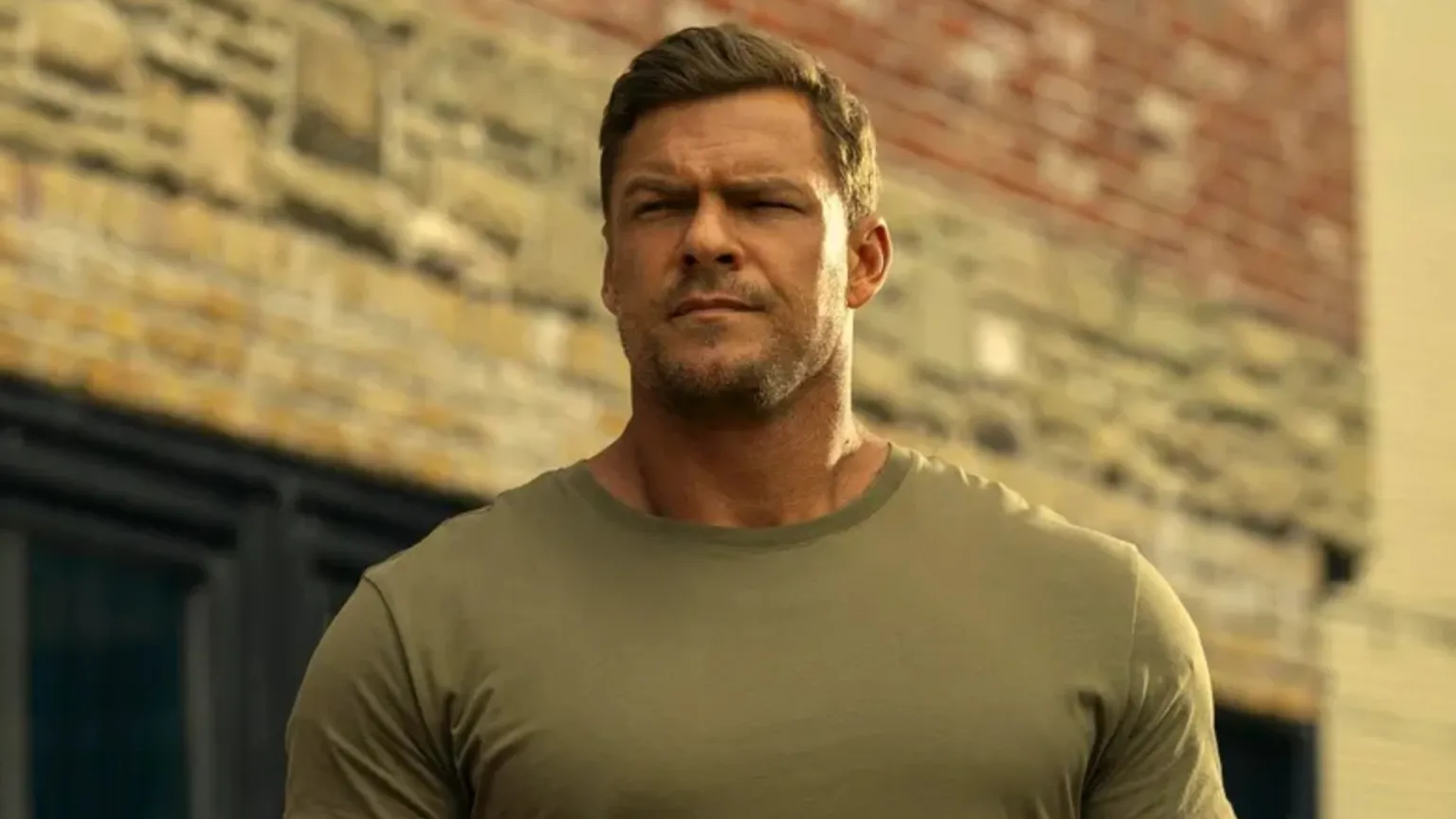 Alan Ritchson como Batman