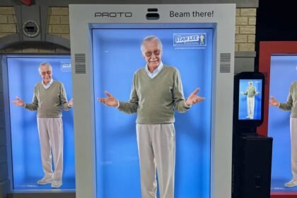 Stan Lee holograma