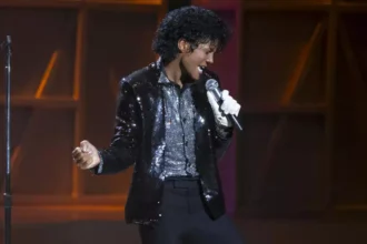 Michael filme Jaafar Jackson moonwalk comparação